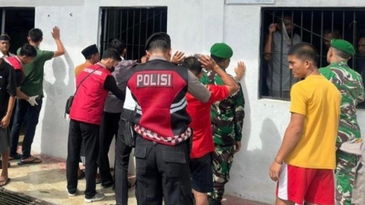 Inspeksi Lapas Sinabang: Petugas Gabungan Perketat Pengawasan, Pastikan Bebas Barang Terlarang