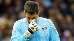 West Bromwich&#039;s goalkeeper Scott Carson reacts during their Premiership match against Hull at The Hawthorns football stadium on October 25, 2008. AFP PHOTO/Carl de Souza.