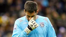 West Bromwich's goalkeeper Scott Carson reacts during their Premiership match against Hull at The Hawthorns football stadium on October 25, 2008. AFP PHOTO/Carl de Souza.
