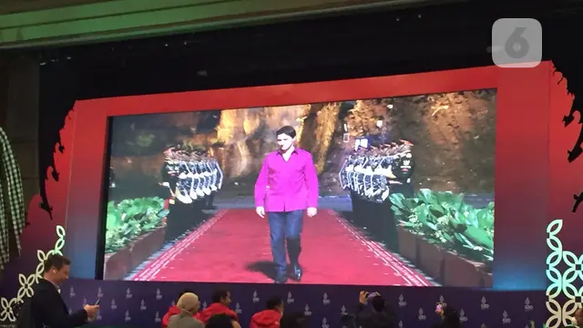 PM Justin Trudeau masuk ke wilayah GWK dengan menggunakan batik berwarna fuchsia (Liputan6.com/Teddy Tri Setio Berty)