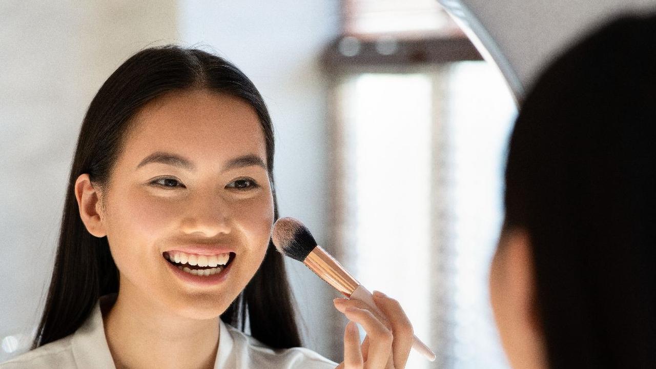 Pakai Foundation dengan Cara yang Tepat untuk Menghemat Produk dan Dapatkan Makeup Flawless