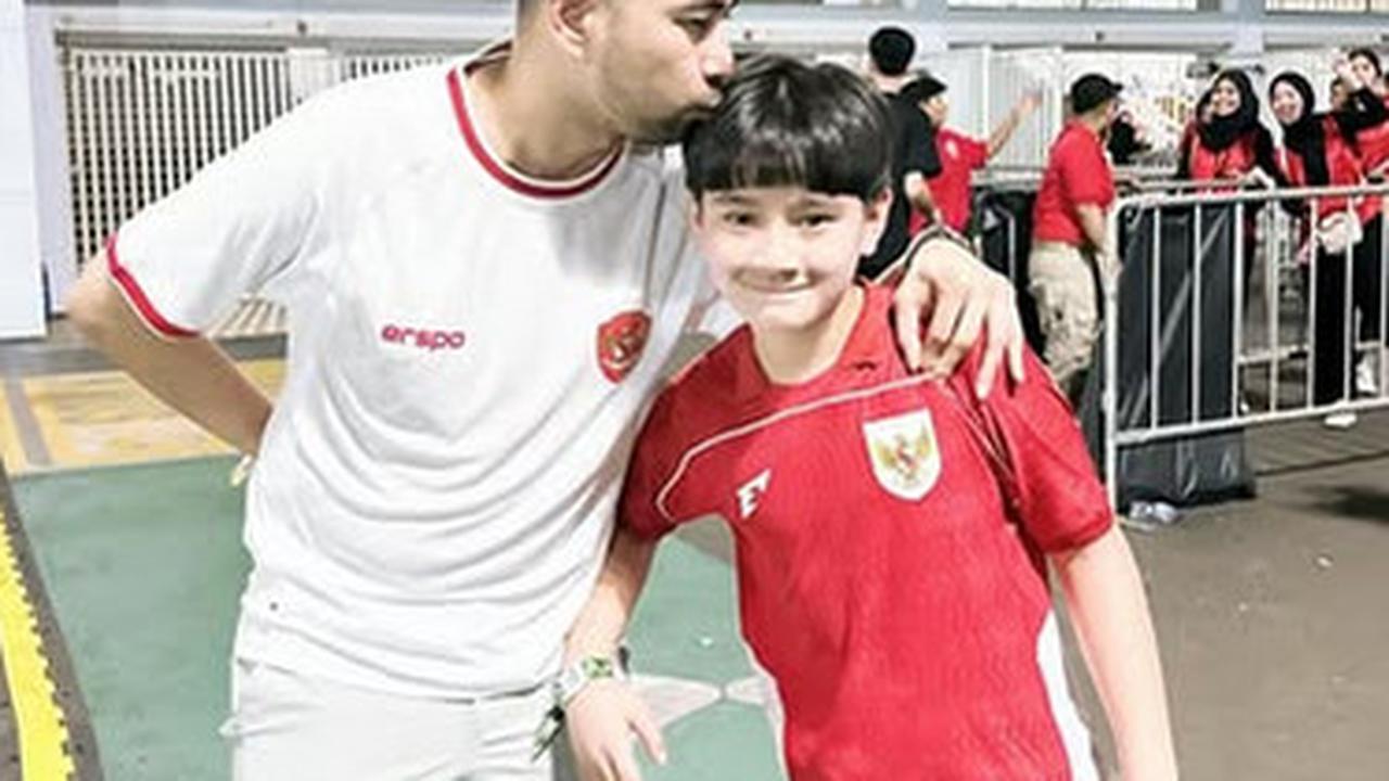 Potret Raffi Ahmad Duduk Dekat Presiden Prabowo Saksikan Timnas Indonesia di GBK, Pergi Naik MRT Demi Hindari Macet