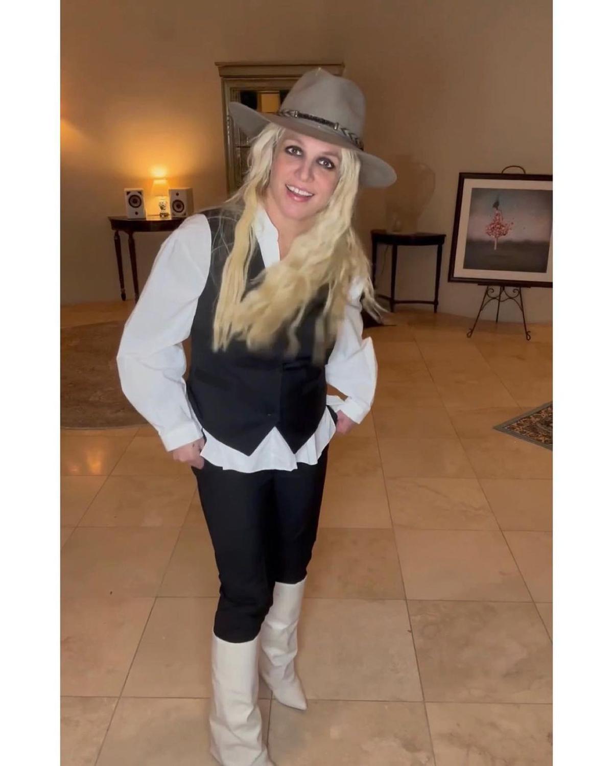 Sebelum NIkahi Diri Sendiri, ini Perjalanan Asmara Britney Spears yang Cukup Rumit