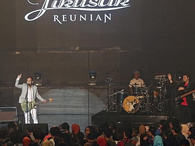 Lirik Lagu Puisi Jikustik Ragam Bola Com