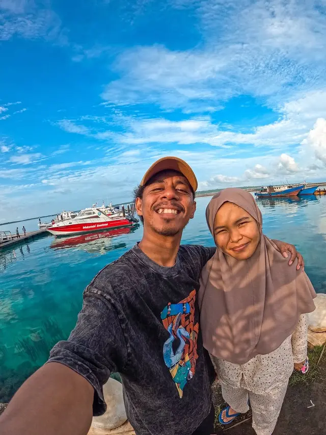6 Potret Raim Laode dan Istri, Film Komang Tembus 2 Juta Penonton