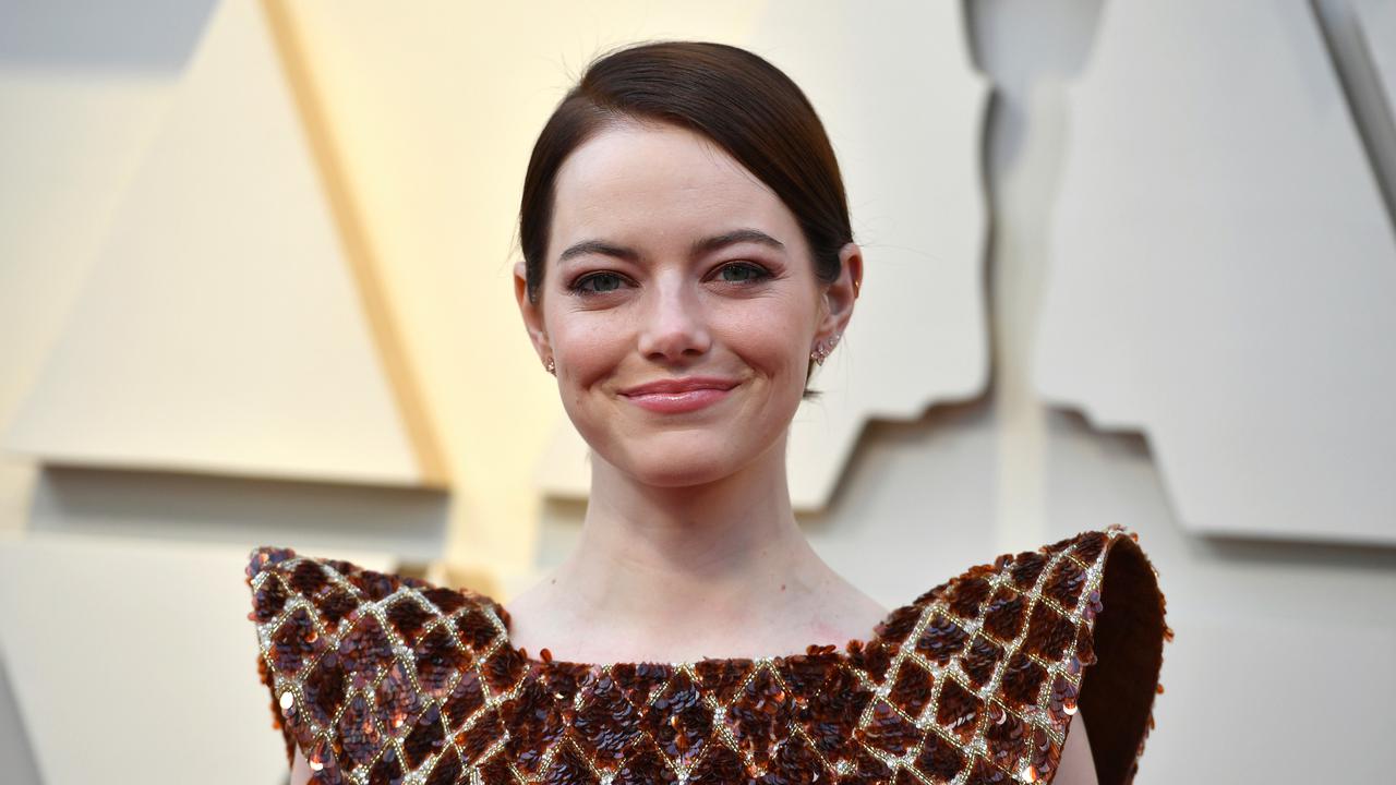 Emma Stone Tampil Cantik di Karpet Merah di Oscar 2019