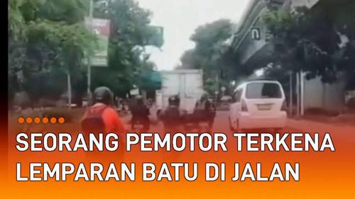 VIDEO: Ngeri, Pemotor Terkena Lemparan Batu dari Atas Flyover
