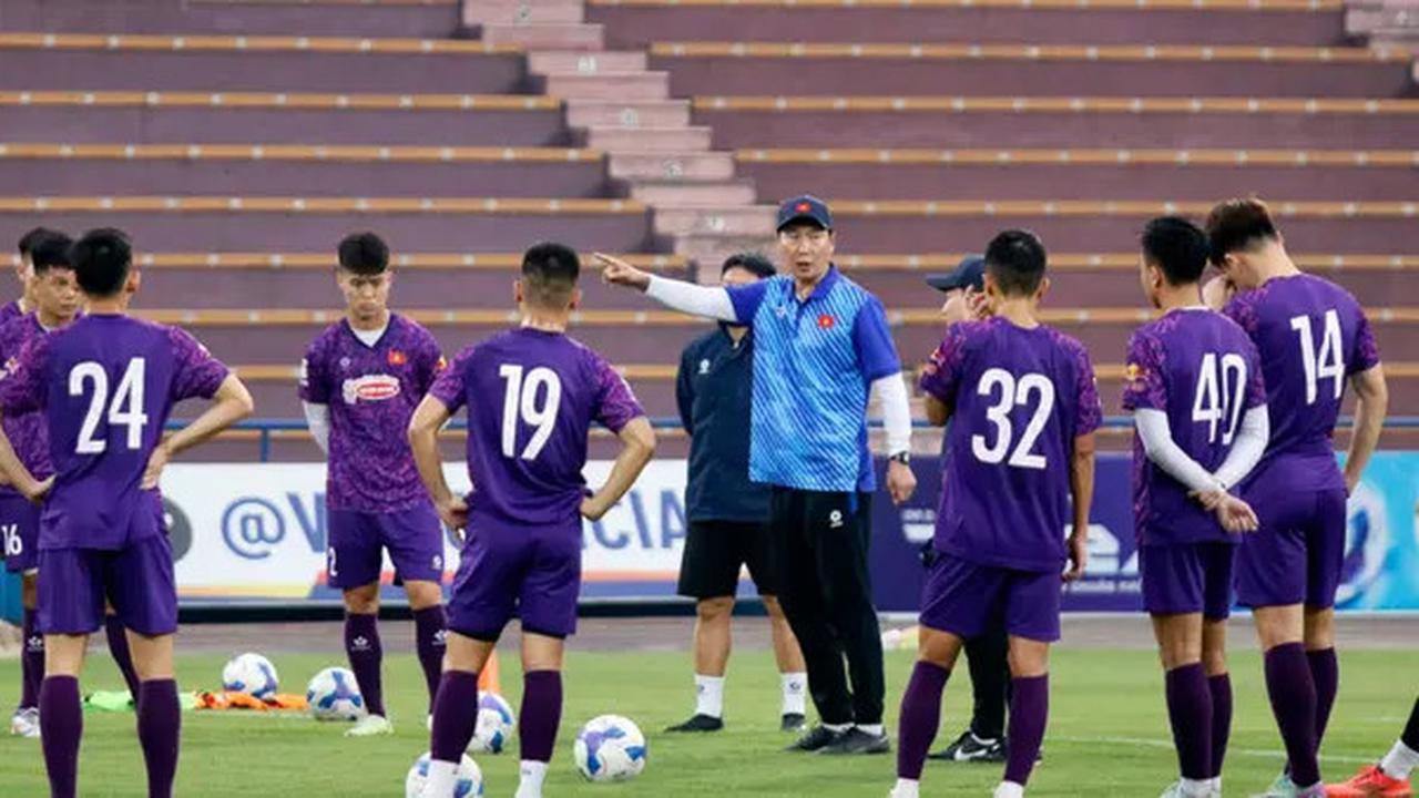 Gokil! Kim Sang-sik Janji Joget Hip Hop jika Timnas Vietnam Tumbangkan Thailand dan Juarai Piala AFF 2024