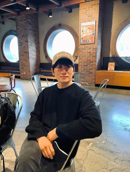 Beberapa pekan lalu keduanya juga sempat melakukan movie date. Lee Bo Young mengambil foto sang suami. Foto ini kemudian diunggah Ji Sung ke medsosnya. (Foto: Instagram/ justin_jisung)