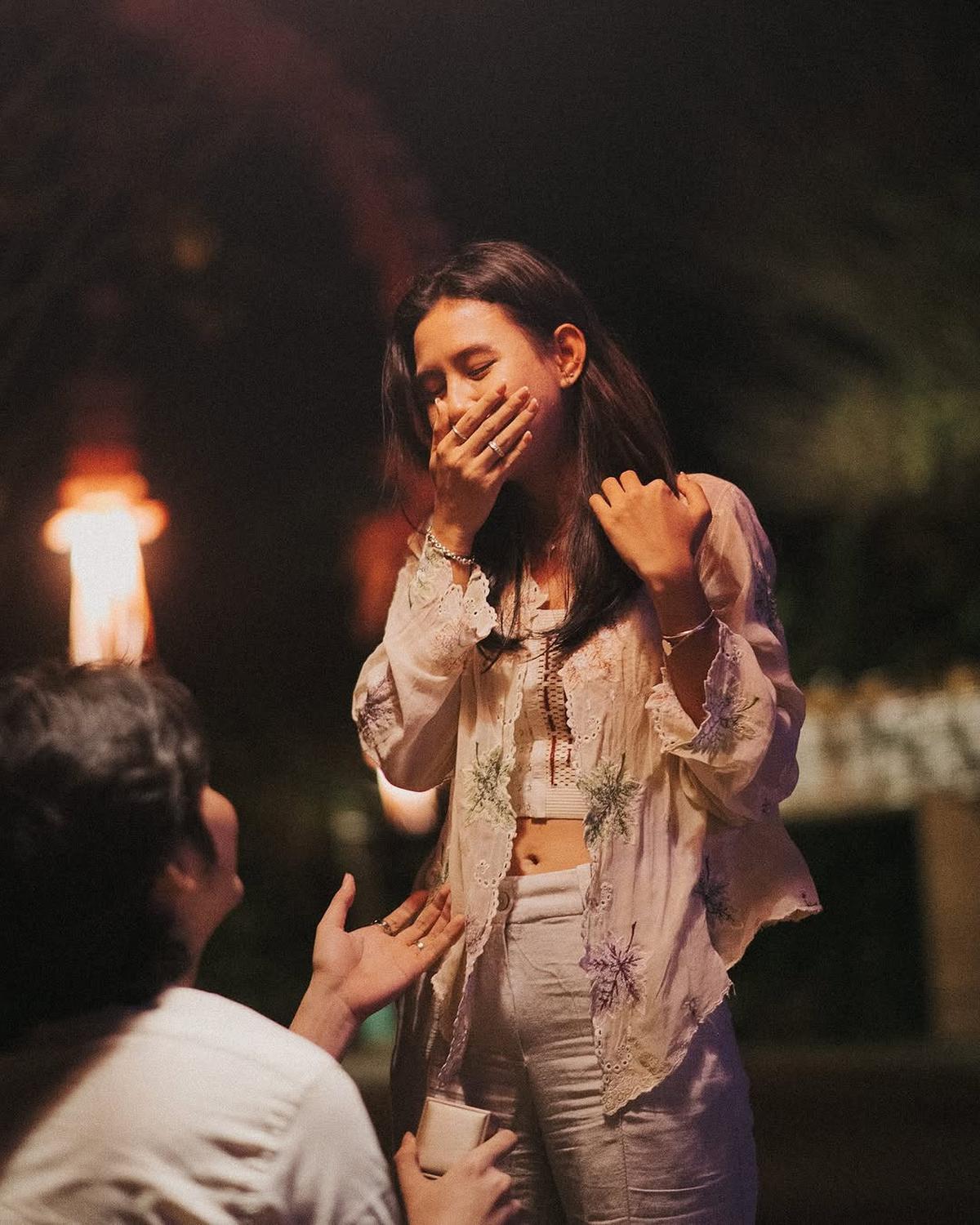 Potret Angga Yunanda saat Lamar Shenina Cinnamon Akhirnya Diungkap ke Publik, Penuh Haru Bahagia