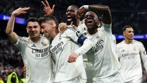 Gelandang Real Madrid asal Uruguay #08, Federico Valverde (2L), merayakan gol ketiganya selama pertandingan leg pertama babak 16 besar Liga Champions UEFA antara Real Madrid CF dan Manchester City di Stadion Santiago Bernabeu di Madrid pada 12 Maret 2026. (Pierre-Philippe MARCOU /AFP)