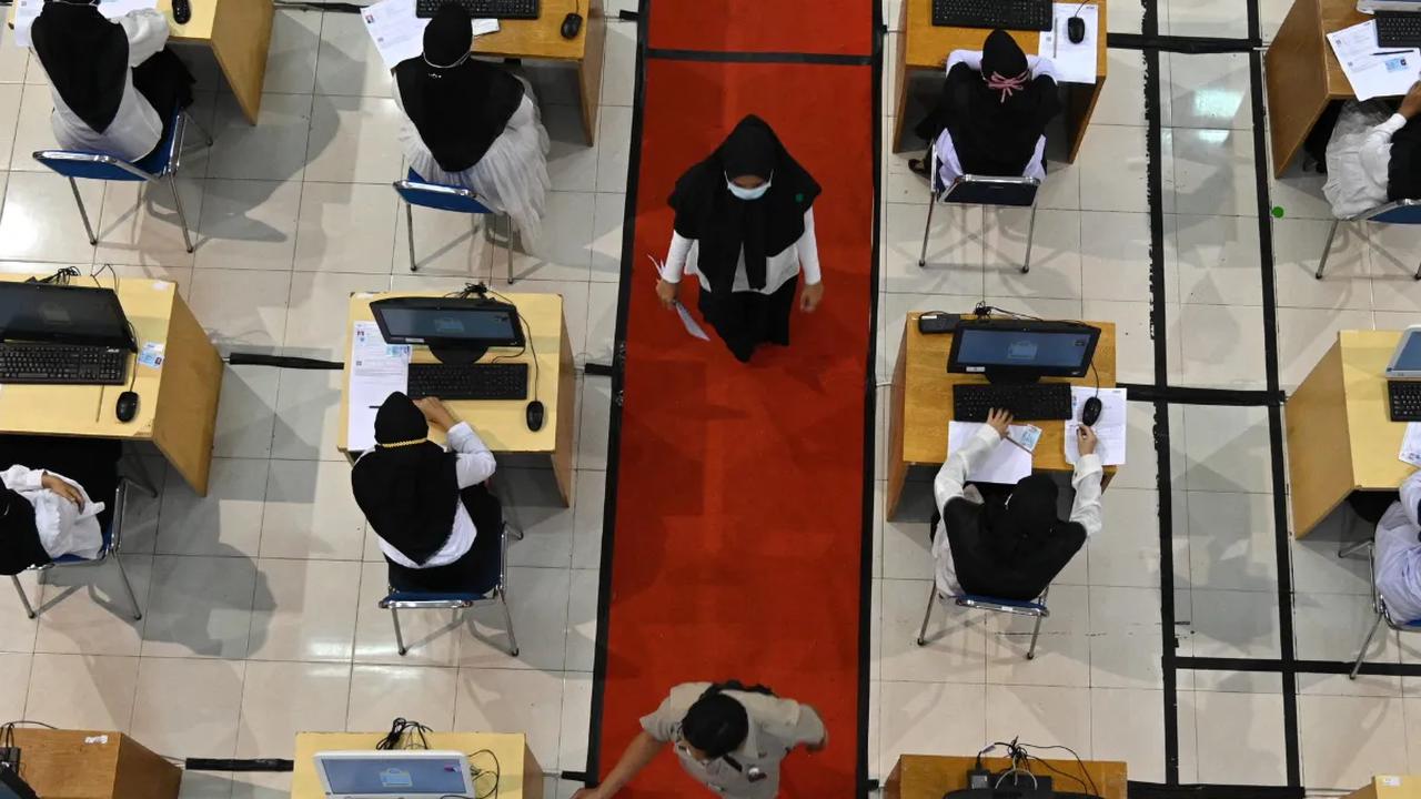 Berdasarkan data statistik pelamar per Senin, terhitung untuk formasi CPNS dari total pendaftar (membuat akun) sebanyak 1.134.112 tetapi yang masih&nbsp;submit&nbsp;dan akhiri pendaftaran masih berkisar 55 persen pelamar.&nbsp;