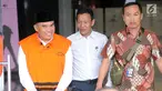 Bupati Jepara nonaktif, Ahmad Marzuki menuju mobil tahanan usai pemeriksaan di Gedung KPK, Jakarta, Jumat (14/6/2019). Ahmad Marzuki diperiksa sebagai tersangka suap terkait putusan atas praperadilan kasus dugaan korupsi penggunaan dana bantuan partai politik di PN Semarang. (merdeka.com/Dwi Narwoko