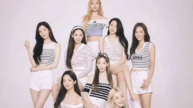 Potret SNSD Comeback dengan Busana Monokrom, Hyoyeon Salah Kostum dengan Outfit Pink