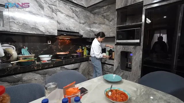 Potret Dapur Rumah Merry Asisten Raffi Ahmad