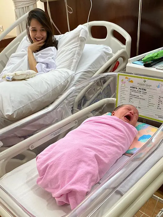 Gista Putri Melahirkan (Instagram/triawanmunaf)