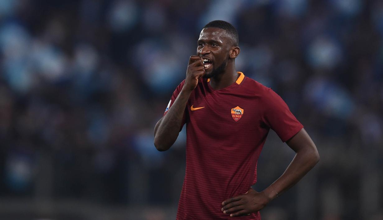 6. Antonio Rudiger (Jerman) - Musim lalu dirinya tampil baik di Serie A bersama AS Roma. Hal tersebut membuatnya mendapat kesempatan dari Joachim Loew untuk mengawal lini belakang Jerman. (AFP/Filippo Monteforte)  