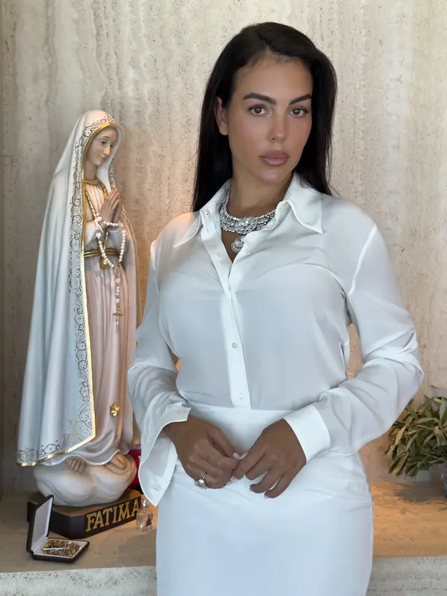Georgina Rodriguez dan Cristiano Ronaldo Resmi Menikah dengan Busana Serba Putih yang Sederhana