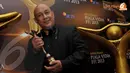 Produser Zairin Zain dalam film yang di produksinya itu mendapatkan nominasi Film Televisi Terbaik yang berjudul `Pahlawan Terlupakan` di malam Anugerah Piala Vidia FFI 2013 (Liputan6.com/Andrian M Tunay)