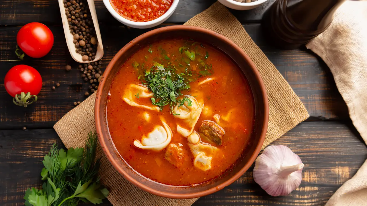 Red Curry Dumpling Gurih Pedas Cocok untuk Menu Rumahan