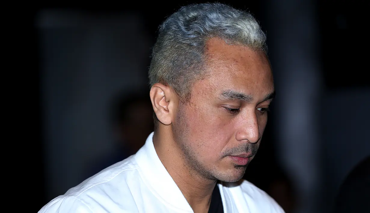 "Enggak (datang) sih, soalnya di bandung. Nanti saja (hubungi Ariel), biar dia fokus dulu sekarang. Mudah-mudahan Ariel dan keluarganya diberi kesabaran," ucap Giring. (Andy Masela/Bintang.com)