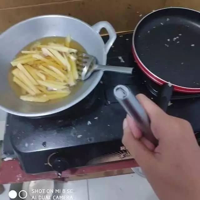 8 Momen Apes Benda yang Tiba-Tiba Rusak Ketika Dipakai Ini Bikin Jengkel