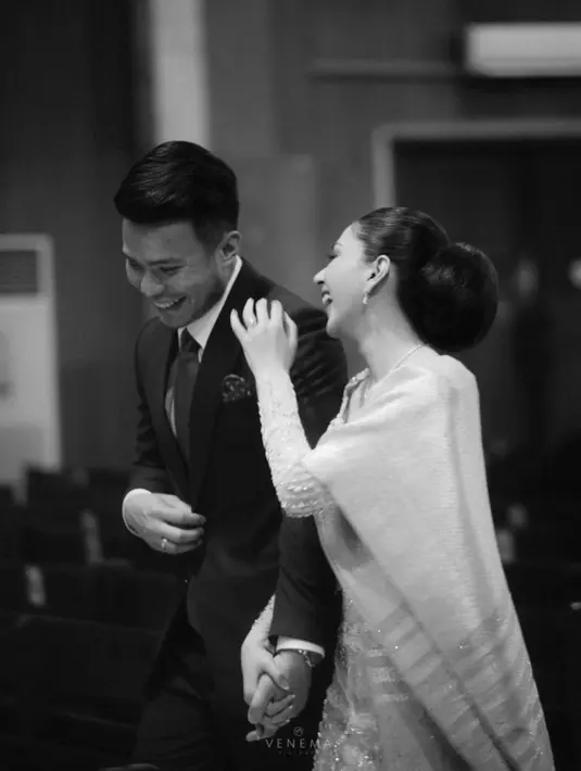 Terbaru, Jessica Mila membagikan potretnya yang sedang menjalani tradisi adat Martumpol.  [Instagram/jscmila]