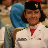 Anggota Paskibraka 2016, Gloria Natapradja saat menghadiri acara silaturahmi Presiden dengan Teladan Nasional di Istana Negara, Jakarta, Kamis (18/8).(Liputan6.com/Faizal Fanani)
