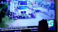 Video truk menabrak puluhan pengendara di Pandaan Pasuruan ternyata hoaks. (Liputan6.com/Dian Kurniawan)