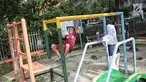 Anak-anak bermain di RPTRA Taman Kenanga, Jakarta, Selasa (28/9). Pemerintah Provinsi DKI Jakarta menargetkan pada tahun ini akan membangun 16 Ruang Publik Terpadu Ramah Anak (RPTRA). (Liputan6.com/Faizal Fanani)