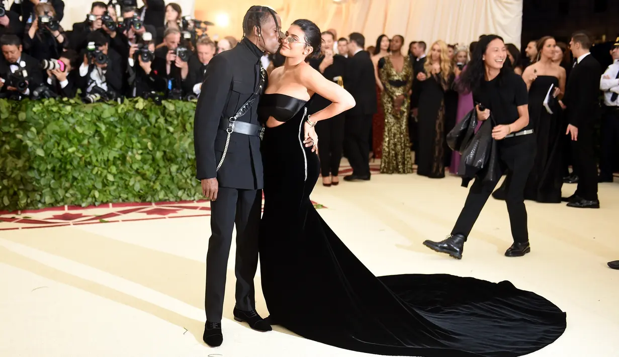 Travis Scott sendiri dikabarkan meyemangati Kylie Jenner untuk tampil lebih percaya diri secara alami. (JASON KEMPIN  GETTY IMAGES NORTH AMERICA  AFP)