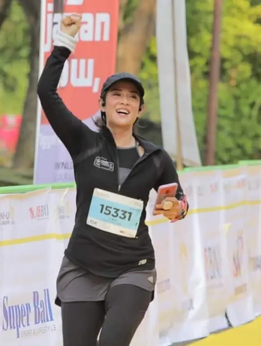 "Saya siap membawa obor estafet di Solo ini. Harapannya Indonesia bisa men-support energi Asia," kata Dian Sastrowardoyo ramah di Solo dilansir dari Liputan6.