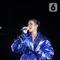 Penyanyi Raisa tampil pada konser bertajuk Raisa Live in Concert di Stadion Utama Gelora Bung Karno (SUGBK), Senayan, Jakarta, 25 Februari 2023. Konser Raisa yang sempat tertunda hampir tiga tahun karena pandemi COVID-19 ini mencetak sejarah sebagai penyanyi solo wanita yang mengadakan konser di (SUGBK). (Kapanlagi.com/Bambang E. Ros)