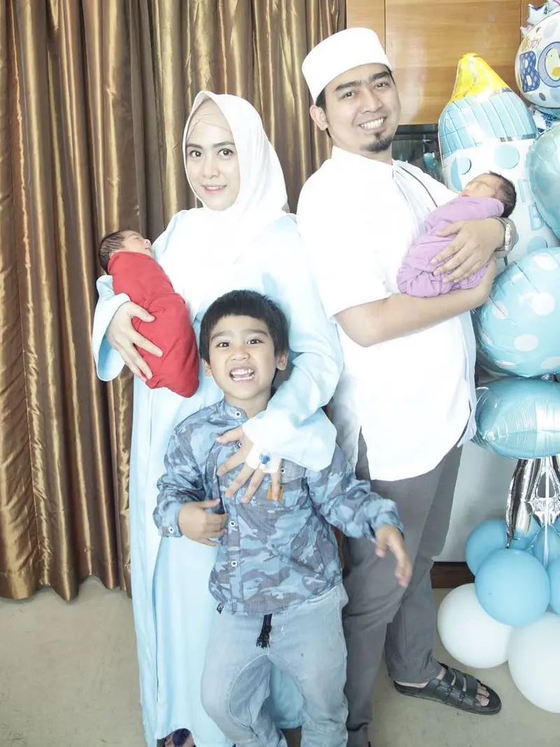 [Bintang] Ustaz Solmed dan April Jasmine