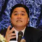 Presiden Inter Milan, Erick Thohir memberikan keterangan seputar program pembinaan pelatih dan pemain di Italia, Jakarta, Rabu (13/1/2016). Djadjang Nurdjaman serta tiga pemain muda Persib mengikuti program tersebut. (Liputan6.com/Helmi Fithriansyah)