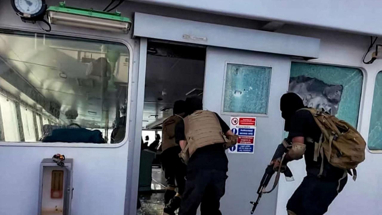 Aksi Ganas Pasukan Houhti Serbu dan Tenggelamkan Dua Kapal Kargo