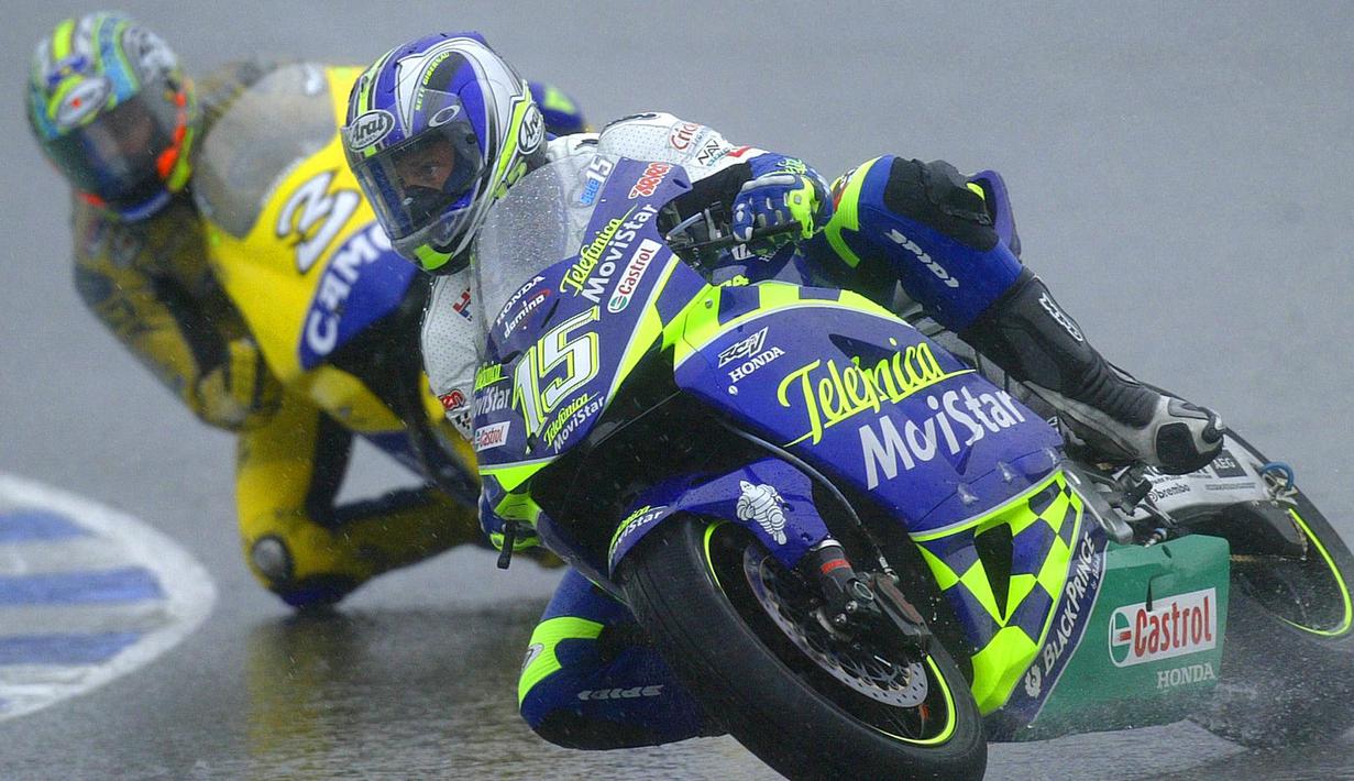 <p>Sete Gibernau pernah meraih kemenangan di Sirkuit Jerez pada tahun 2004 saat bersama Telefonica Movistar Honda. Mengawali balapan dibelakang Valentino Rossi, ia justru mampu finis tercepat disusul oleh Max Biaggi dan Alex Barros. (AFP/Pierre-Philippe Marcou)</p>