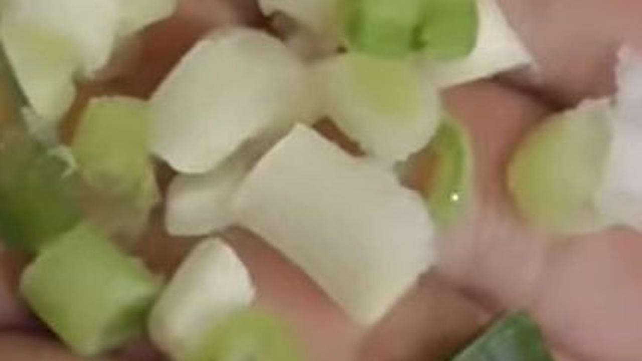 Keluarkan Daun Bawang