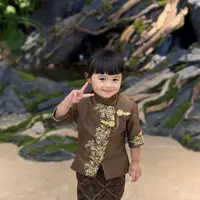 Berkebaya janggan, Ameena hadirkan tampilan memukau dengan kebaya janggan. [Foto: Instagram/ Ameena Halilintar]