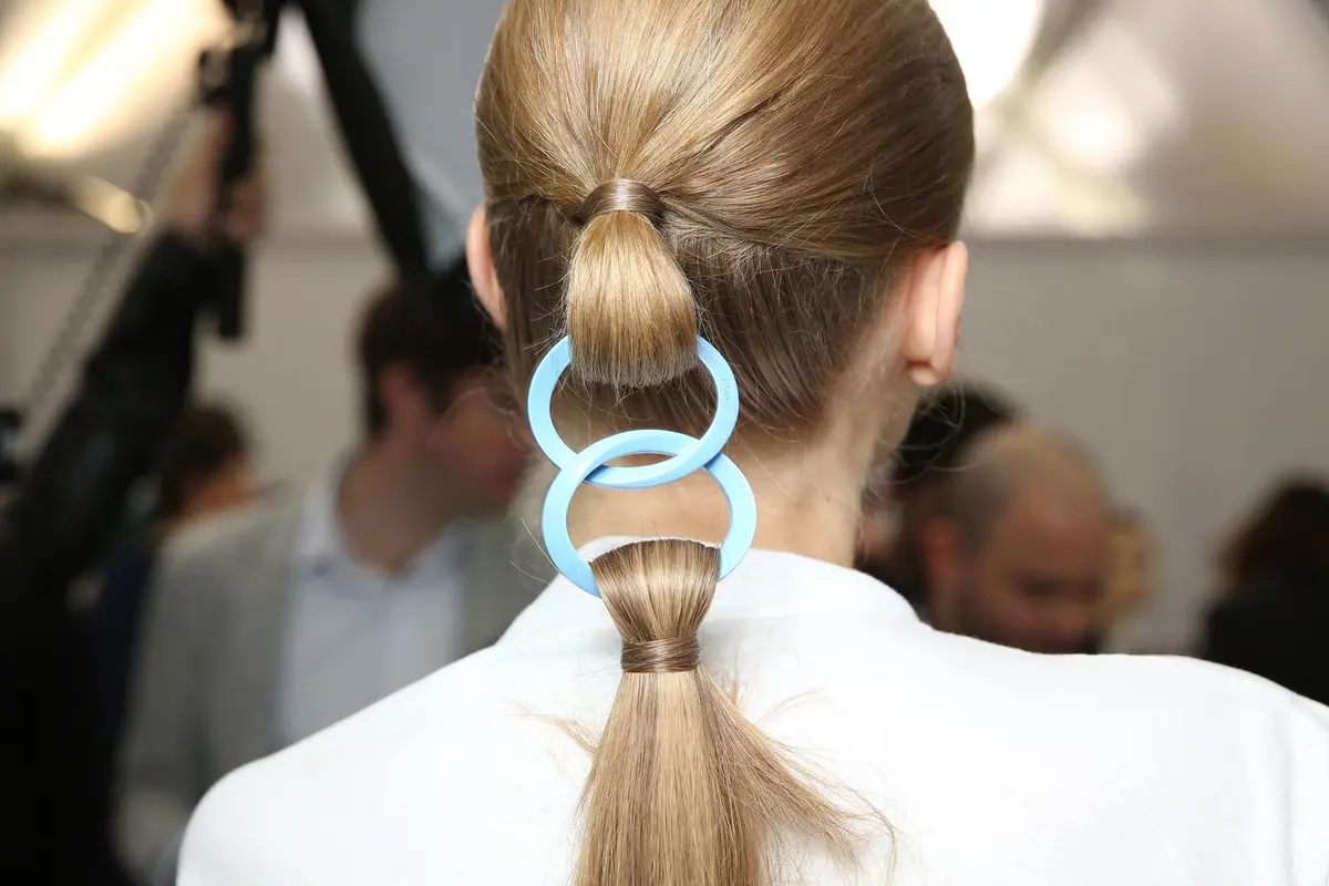[Bintang] Pencinta Model Rambut Ponytail, Wajib Miliki 3 Aksesoris Stylish Ini