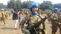 Dibalik baret biru muda khas pasukan perdamaian PBB, prajurit cantik Syalsabila sangat bangga dengan tugas barunya meski kehilangan kekasih.