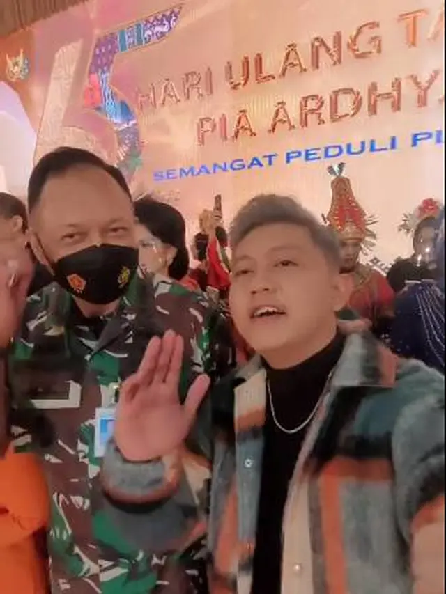 Tampil Beda, Ini 6 Potret Gaya Rambut Baru Denny Caknan Warna Cerah