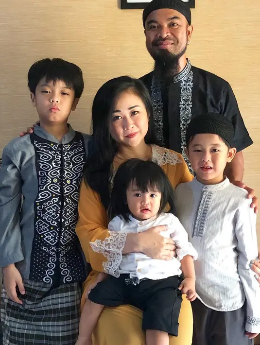 Rumah tangga yang dibina Peppy dan Julia Hermawan selama 11 tahun ini selalu harmonis dan jauh dari gosip miring nih. (Liputan6.com/IG/@julia_peppy)