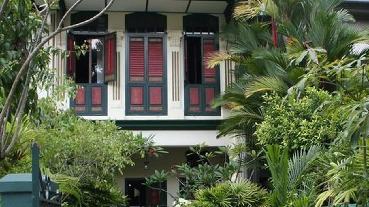 2. Rumah Jadul Bergaya Klasik dengan Sentuhan Budaya Betawi