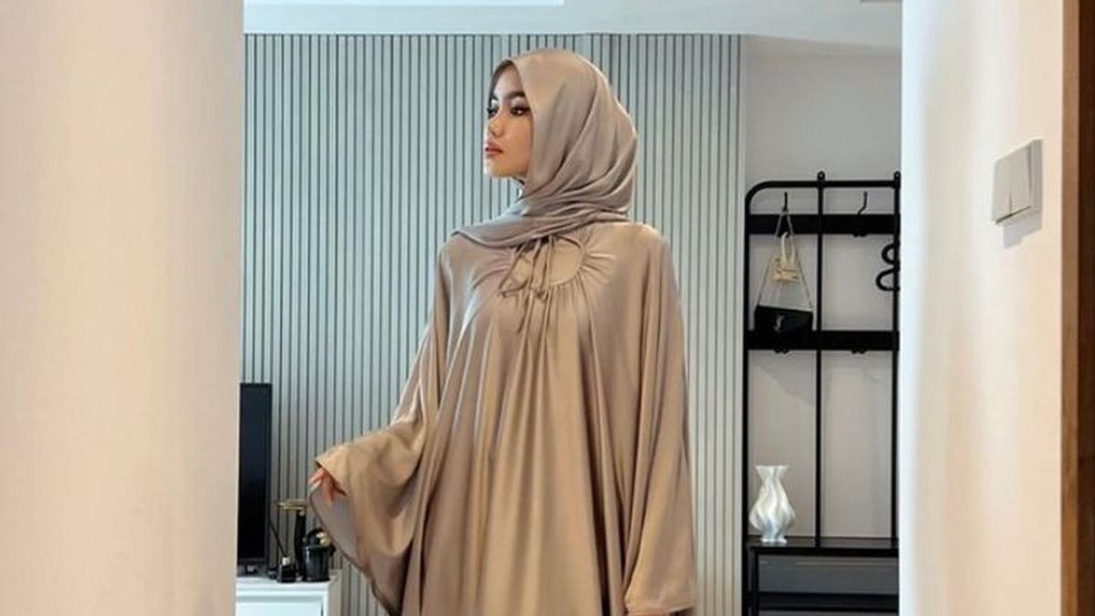 5 Tips Memakai Baju Kaftan 2025 untuk Hijaber agar Kelihatan Lebih Langsing, Pilih Model dan Warna Ini