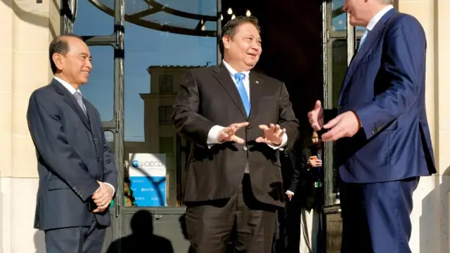Menko Bidang Perekonomian Airlangga Hartarto bertemu dengan Sekretaris Jenderal OECD Mathias Cormann di Kantor Pusat OECD, Rabu, (5/3/2025). (Foto: ekon.go.id)