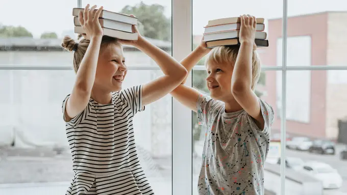 Buku Adalah Jendela Dunia! Ini 4 Tips Mengajarkan Anak Agar Gemar Membaca!