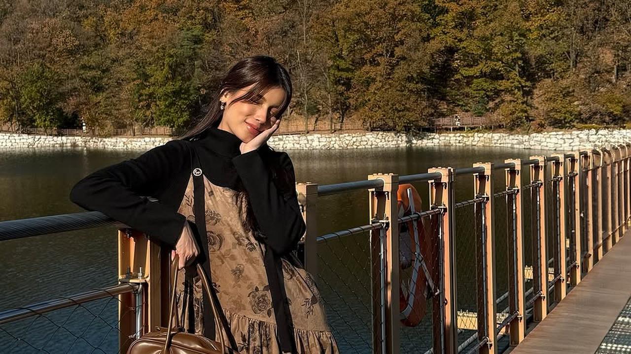 Serasa Warga Lokal, 5 Potret Sabrina Chairunnisa Berlibur di Korea dengan Gaya Outfit yang Modis Abis