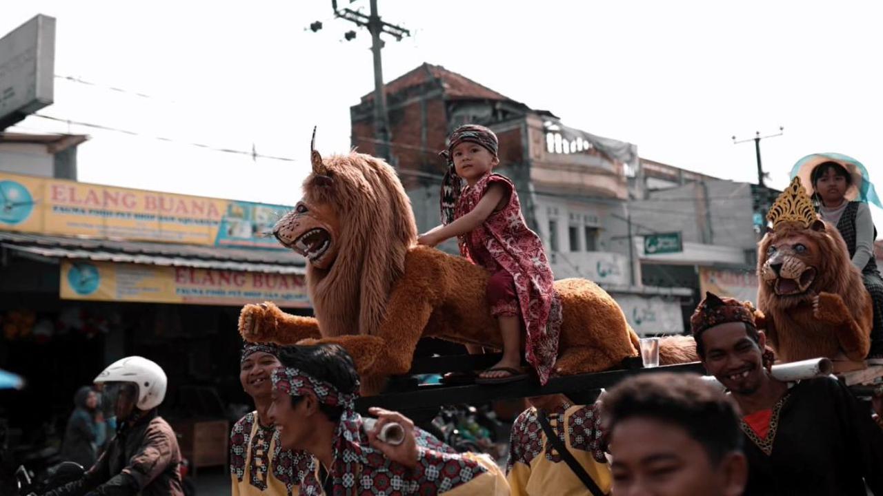 Tradisi Sunatan Anak Khas Kecamatan Manojaya