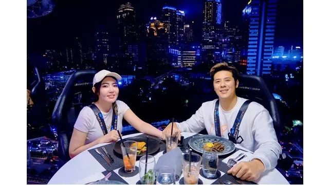 Pernikahan Digelar Live 5 Hari di TV, Ini 6 Potret Mesra Via Vallen dan Chevra Yolandi